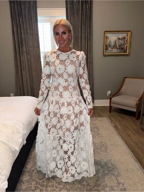 SELF-PORTRAIT WHITE 3D COTTON LACE
MAXI DRESS